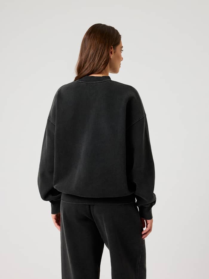 Studio Oversized Sweatshirt in Washed Out Black (Zwart) met verlaagde schouders en geribde zoom, achteraanzicht.