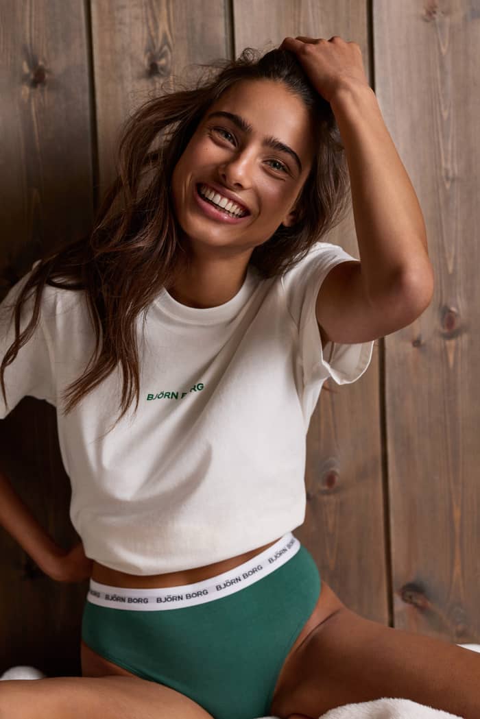 Close-up of a model wearing the Logo Highwaist Briefs 3-pack in Green with an iconic elastic waistband.
