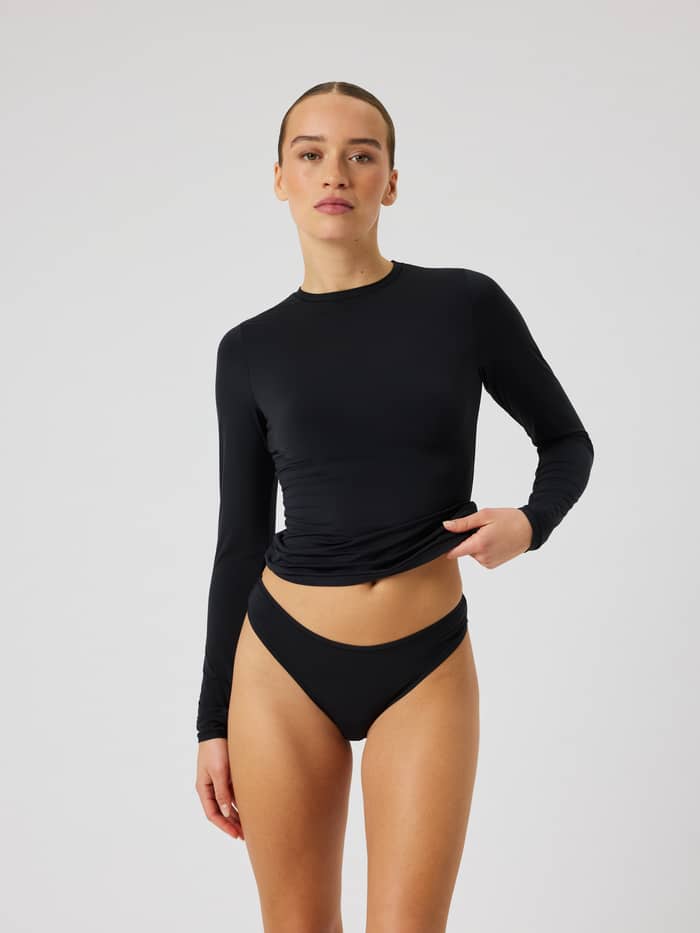 Front view of the Comfort Longsleeve T-Shirt in Black Beauty (Black) on a model, highlighting the slim fit and long sleeves.