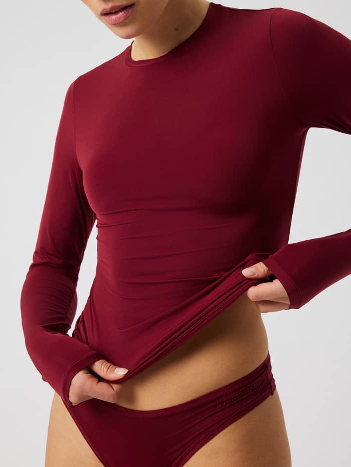 Close-up of the Comfort Longsleeve T-Shirt in Cabernet (Red) highlighting the lightweight microfiber fabric and slim fit.
