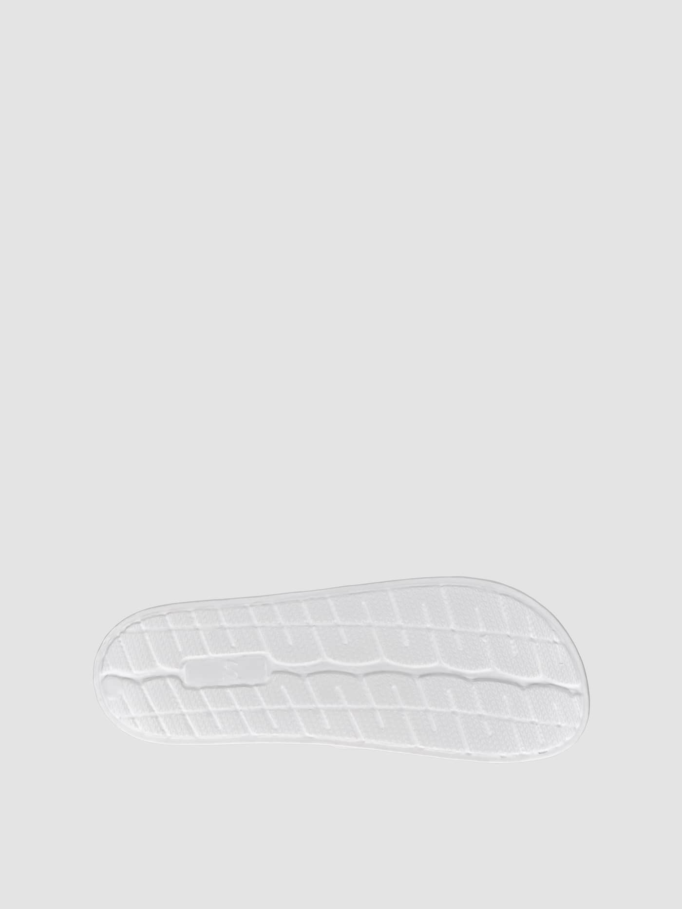 Außensohle der weißen Women's Sandal Knox aus flexiblem TPU-Material mit strukturiertem Profil für optimalen Halt. - Image 5