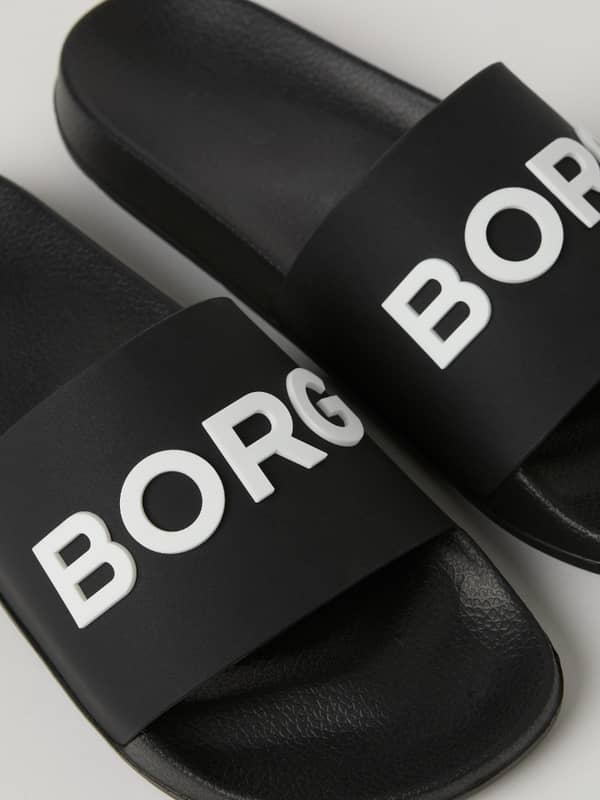 Detailed close-up of the Men's Sandal Knox in black, featuring a white Borg logo on the flexible TPU strap.