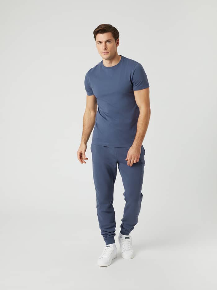 Björn Borg Centre T-Shirt in Nightshadow Blue (Blauw) van katoen met een regular fit en joggers in vooraanzicht. - Image 3