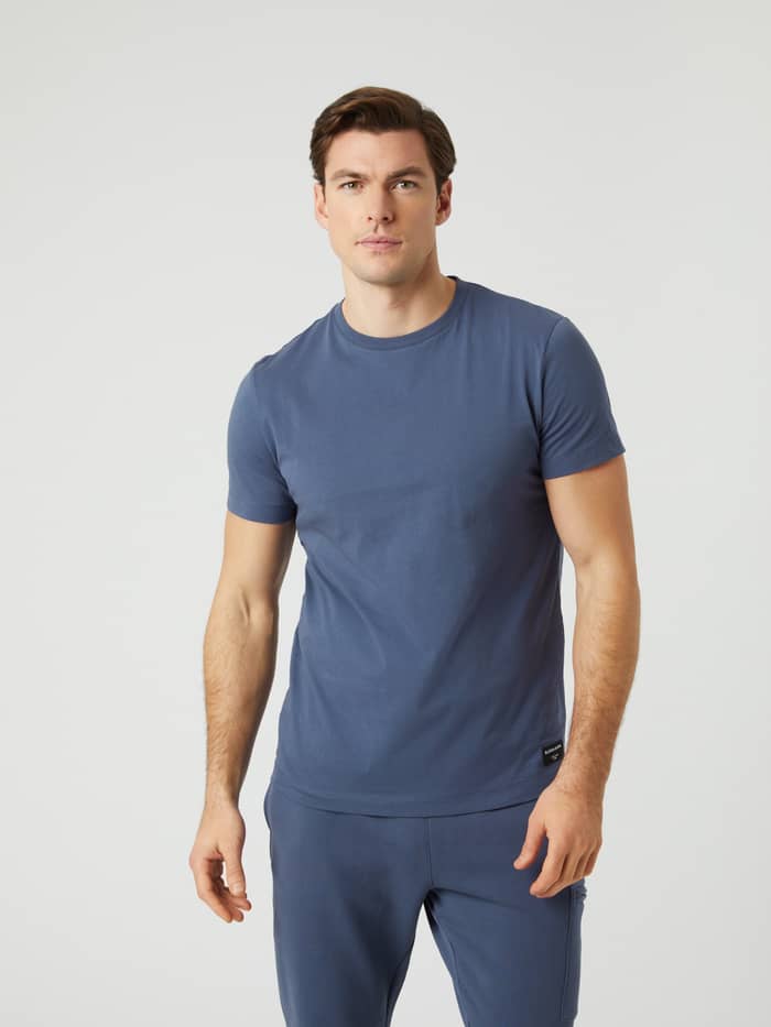 Stijlvol, functioneel Björn Borg Centre T-Shirt van 100% katoen in Nightshadow Blue (Blauw), vooraanzicht van een man.