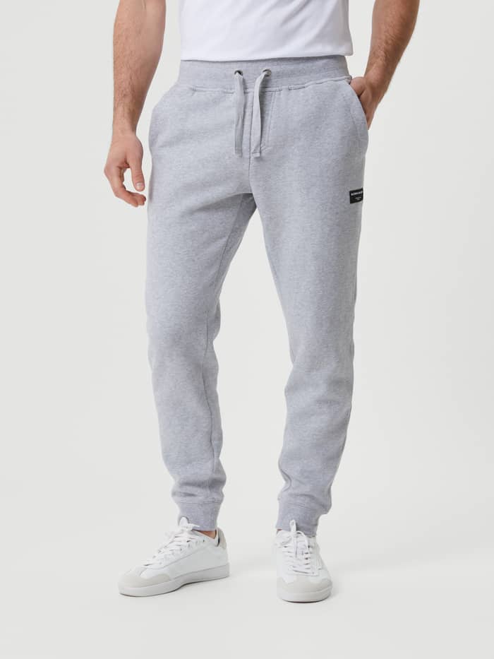 Vue de face du Centre Tapered Pant en Light Grey Melange (Gris), pantalon à coupe fuselée pour homme idéal au quotidien.