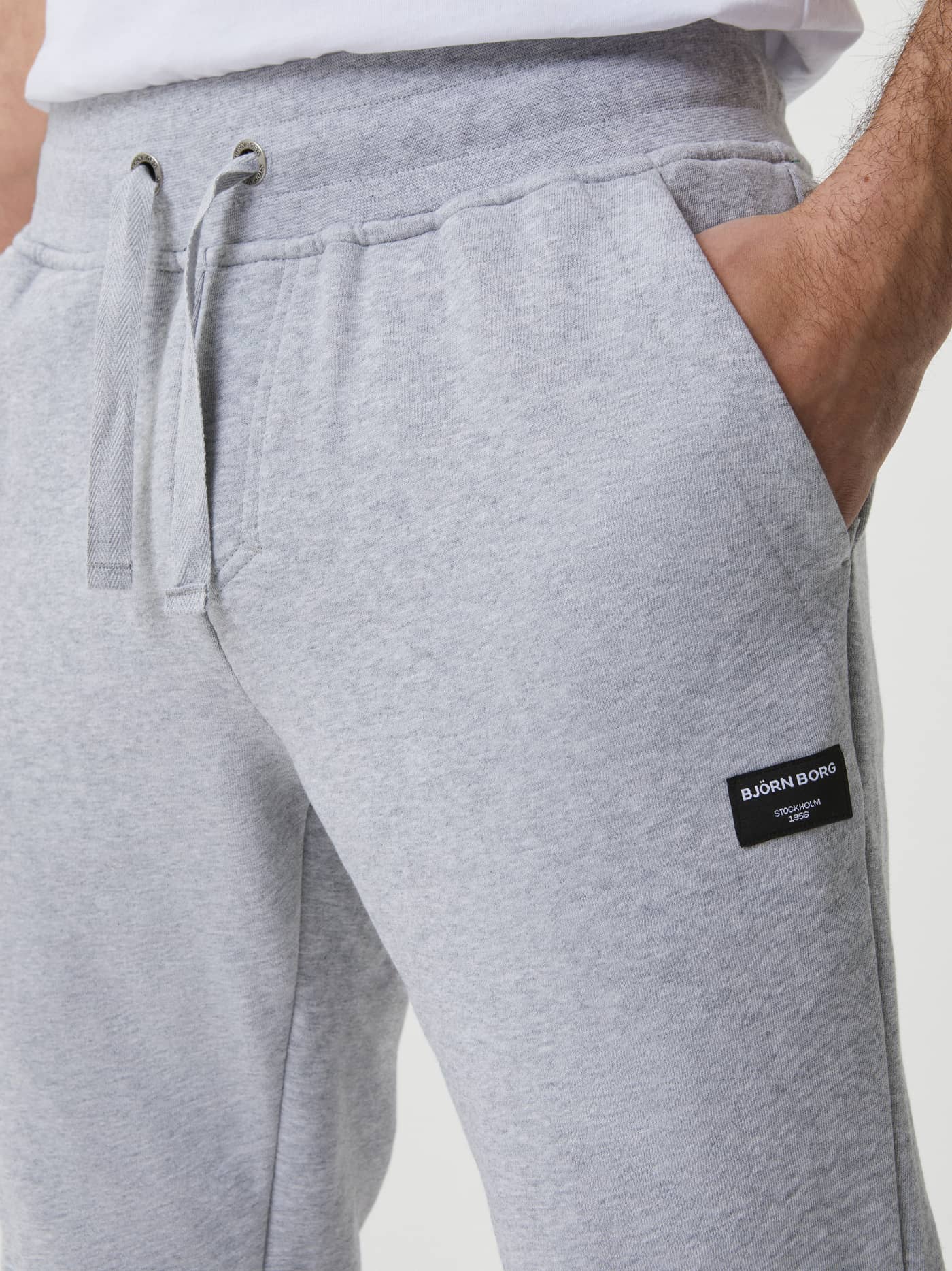 Björn Borg Centre Tapered Pant in Light Grey Melange (Grey) featuring a drawstring waist and black logo label. - Image 3