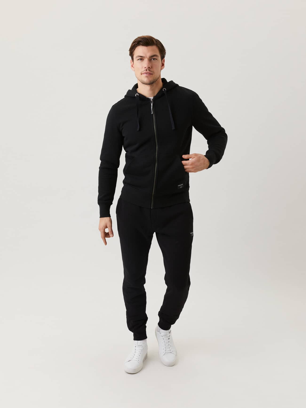 Full-body front view of a man wearing the functional cotton blend Björn Borg Centre Zip Hood in Black Beauty (Black). - Image 4