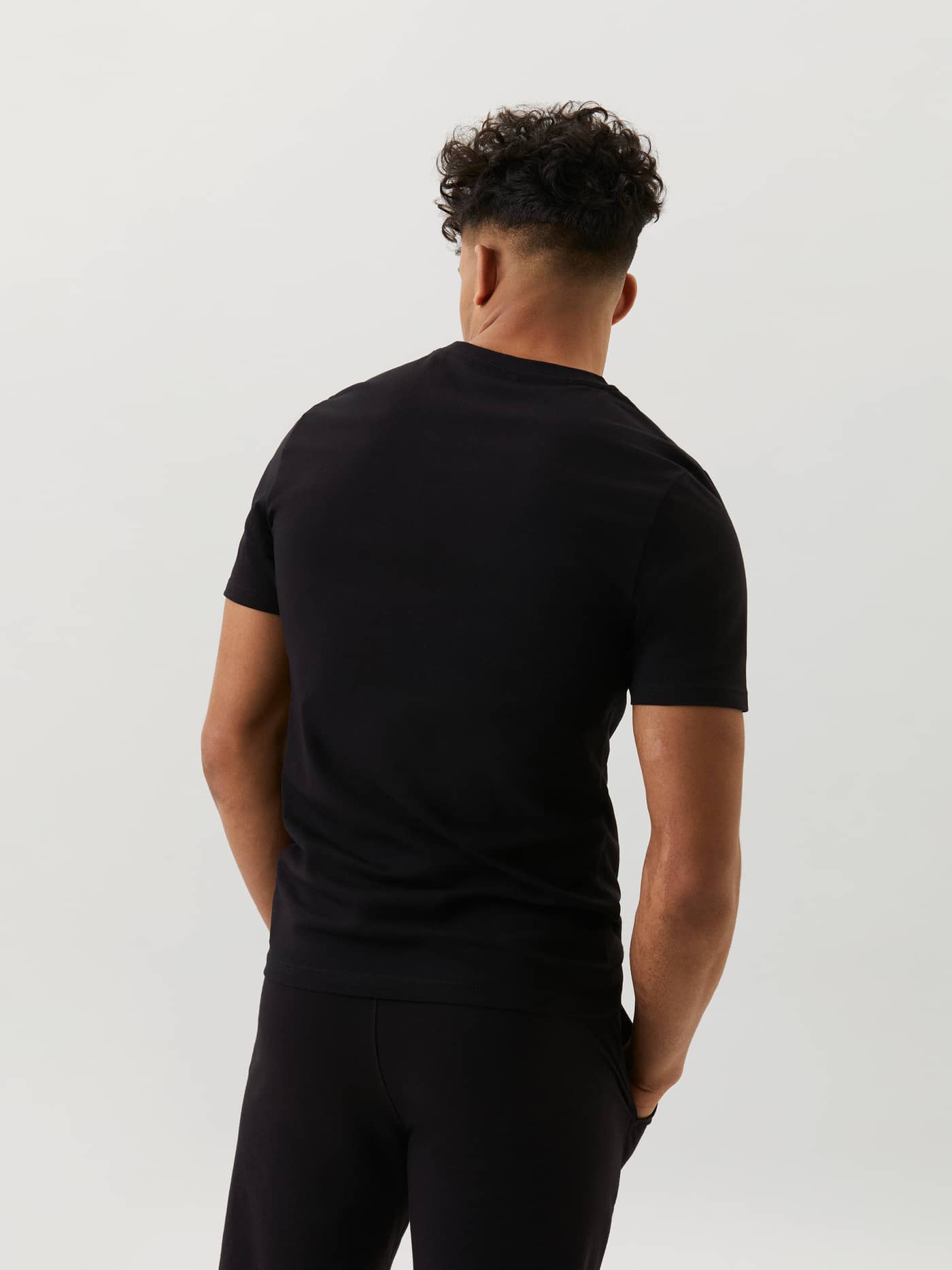 Core Slim T-shirt 2-pack in Black Beauty (Zwart) van stretchkatoen met een slim-fit pasvorm, achteraanzicht. - Image 2
