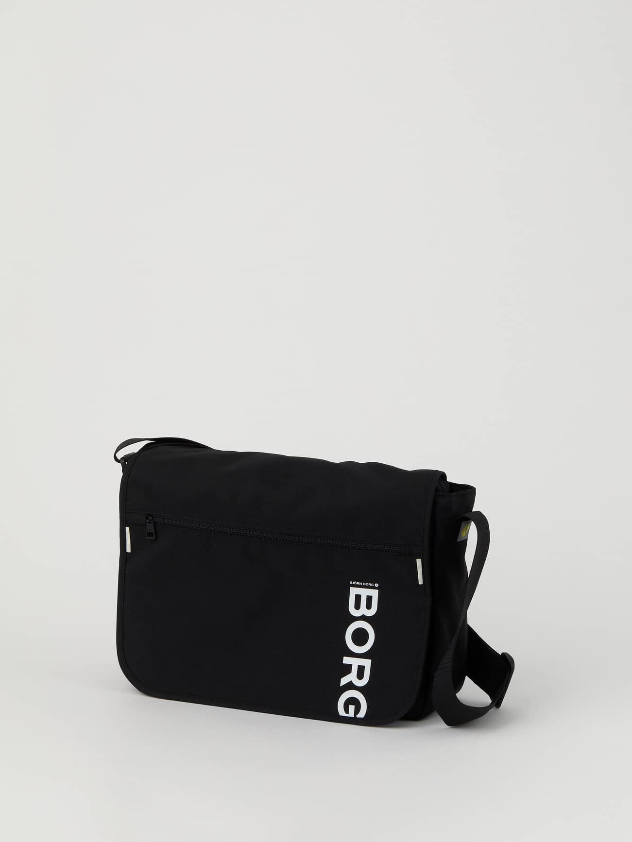 Core Flapbag 12L in Black Beauty (Zwart) van gerecycled polyester met een wit BORG-logo en flapsluiting. - Image 3