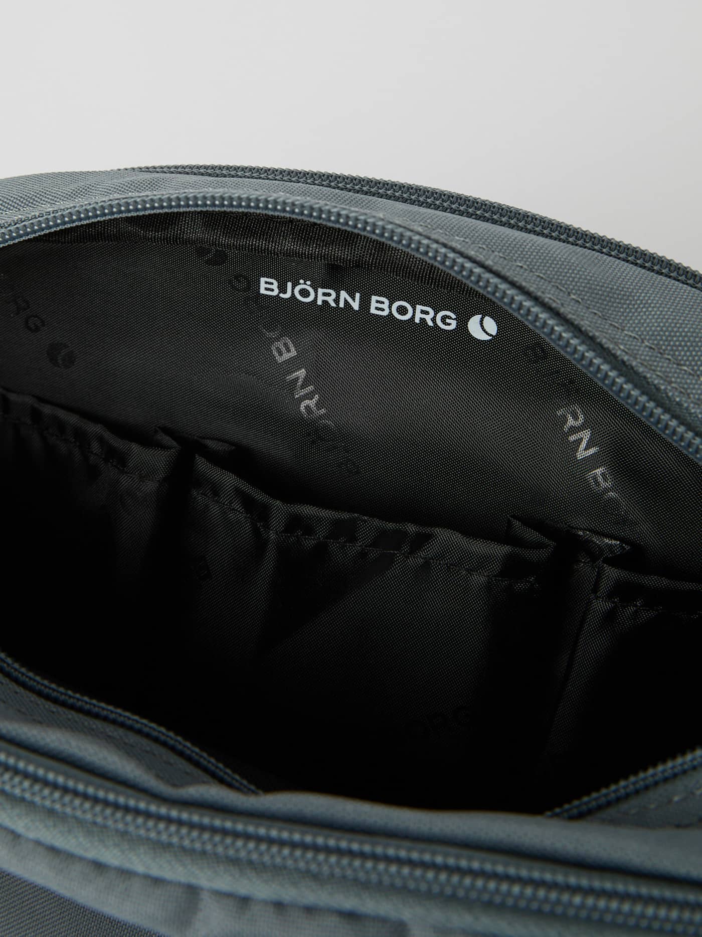 Björn Borg - Core Toilet Case Standing Castor grey - Image 4
