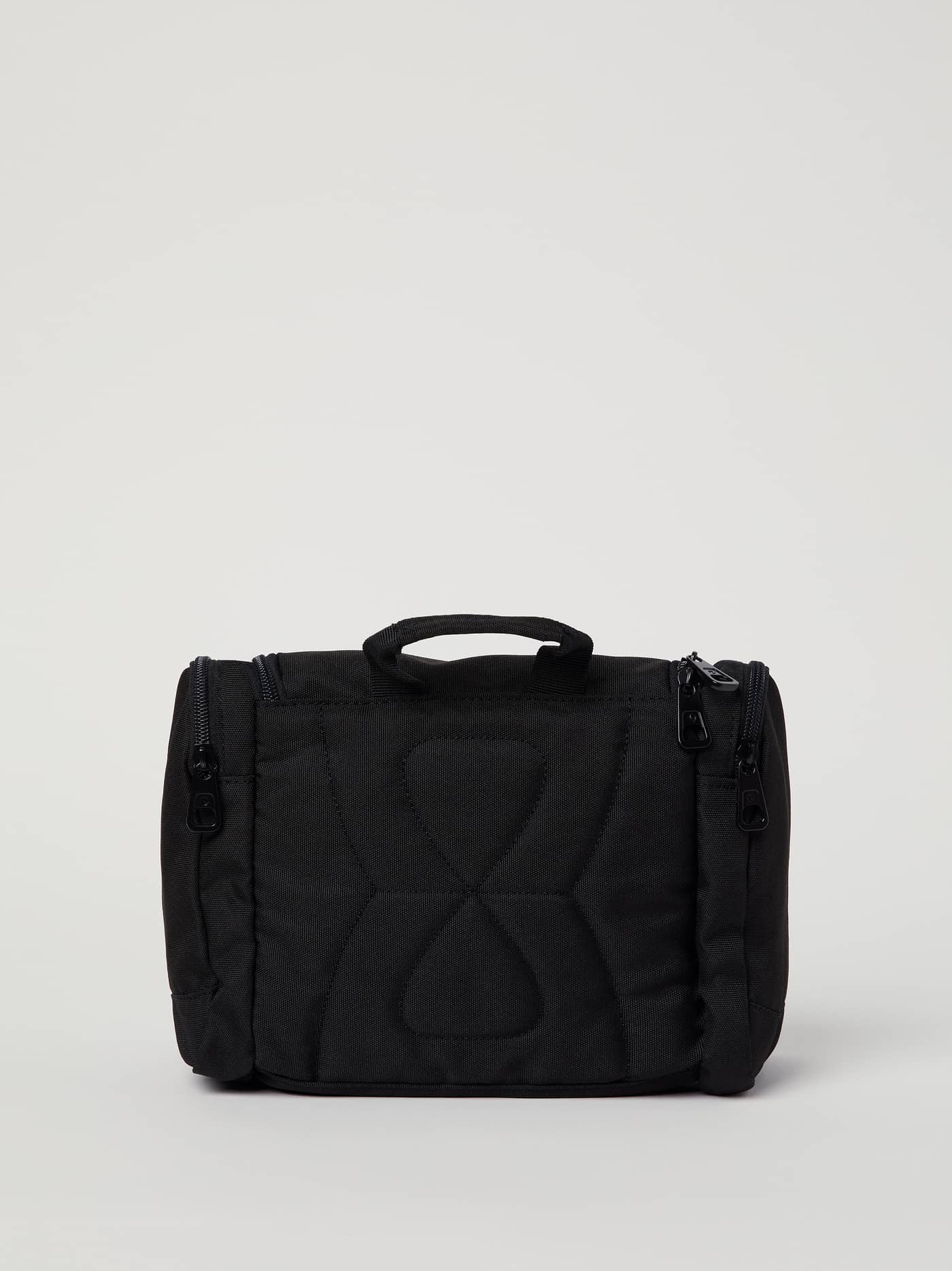Björn Borg Core Toilet Case Hanging in Black Beauty (Zwart) van gerecycled polyester, vooraanzicht. - Image 2